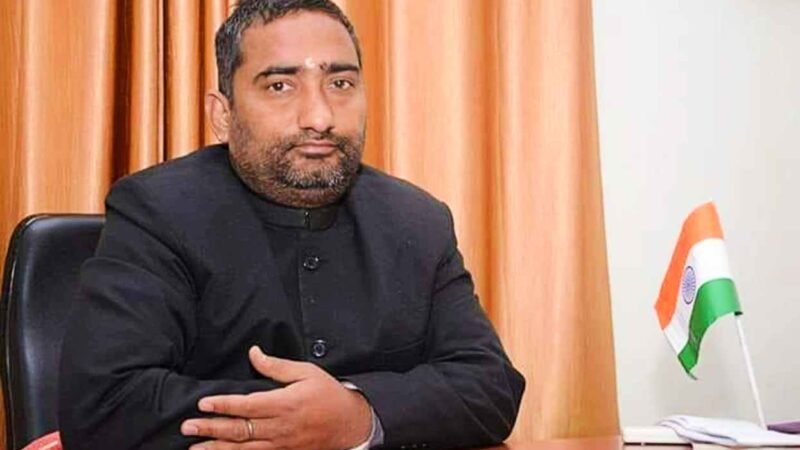 उत्तराखंड : सूचना आयुक्त योगेश भट्ट का बड़ा एक्शन, लगाया 40 हजार का जुर्माना