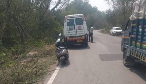 उत्तराखंड :  सड़क किनारे पलटी रोडवेज बस, 16 यात्री घायल