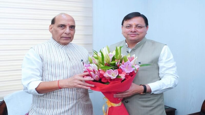 सीएम पुष्कर सिंह धामी ने रक्षा मंत्री राजनाथ सिंह से की मुलाकात, इन मसलों पर हुई बात