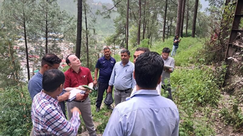उत्तराखंड: विशेषज्ञों की टीम ने किया वरुणावत भूस्खलन का निरीक्षण, जल्द सौंपेगी रिपोर्ट