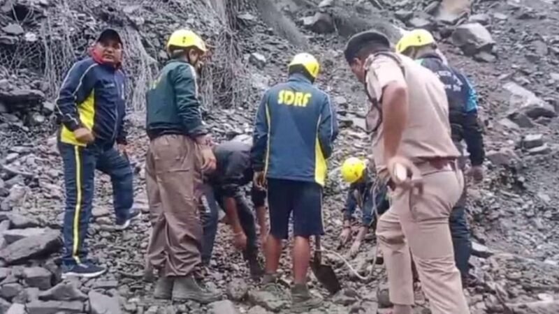 उत्तराखंड : सोनप्रयाग में खोज अभियान जारी, मलबे में मिले 3 और शव, अब तक 4 की मौत