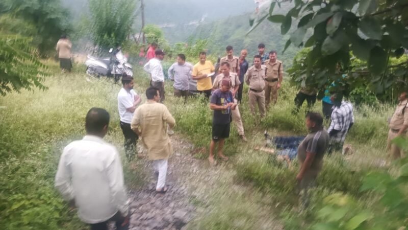 उत्तराखंड में बड़ा हादसा, खाई में गिरी कार, दो शिक्षकों की मौत