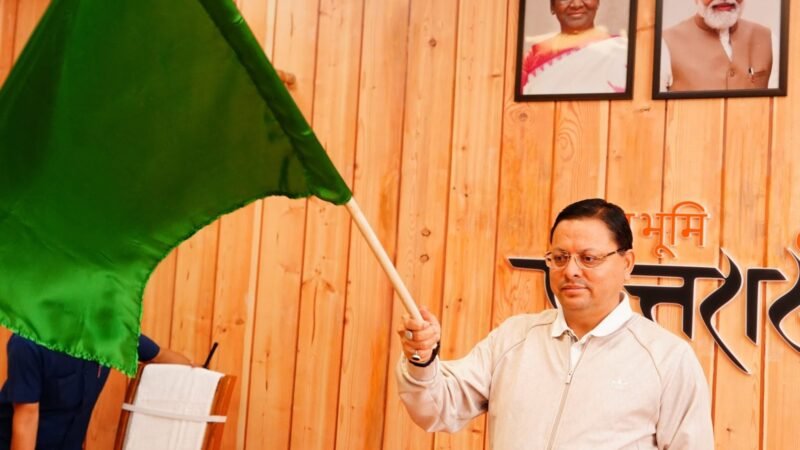 उत्तराखंड : लालकुआं-बांद्रा सुपरफास्ट ट्रेन को हरी झंडी दिखाकर CM धामी ने किया रवाना