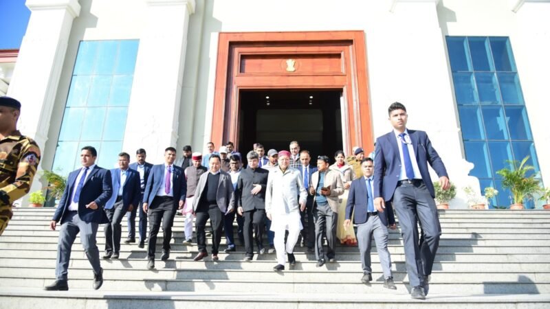 भू-कानून की ओर उत्तराखंड, गैरसैंण में मुख्यमंत्री का अधिकारियों के साथ मंथन