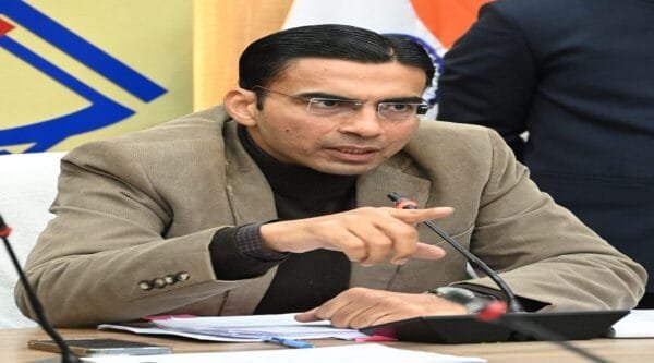 DM सविन बंसल के सख्त एक्शन से खलबल, ऊर्जा निगम, जल संस्थान और गेल पर तीन माह का बैन