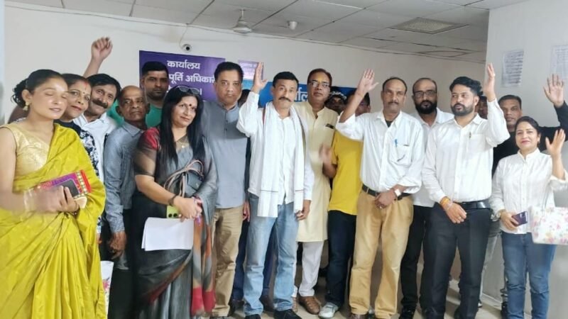 सरकारी राशन दुकानों में व्याप्त अनियमितताओं के खिलाफ पूर्ति अधिकारी को दिया ज्ञापन