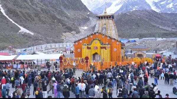 श्रद्धालुओं के लिए खुले बाबा केदार के कपाट, बम-बम भोले के जयकारों से गूंज उठी केदारपुर