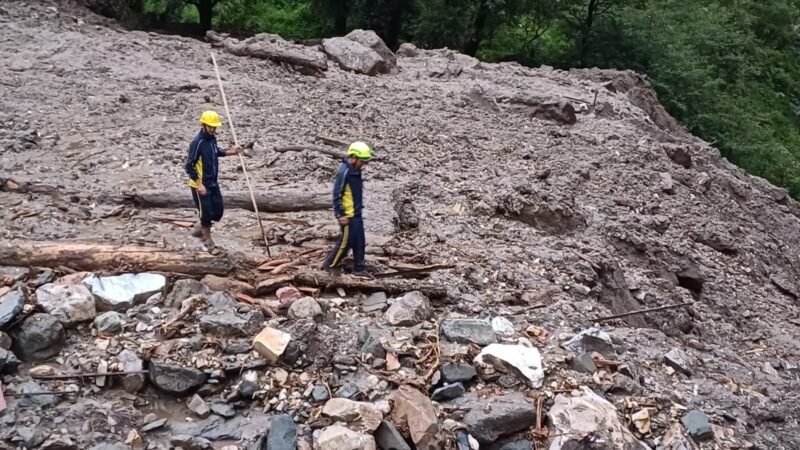 यमुनोत्री हाईवे पर बादल फटने से भारी तबाही: सिलाई बैंड के पास से 9 मजदूर लापता, राहत व बचाव अभियान जारी