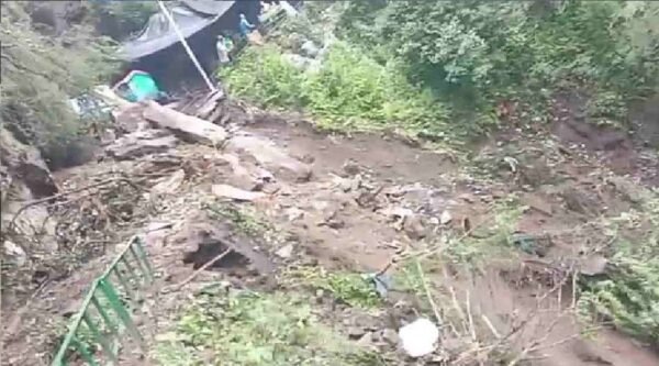 उत्तराखंड : यमुनोत्री पैदल मार्ग पर रेस्क्यू अभियान फिर शुरू, मलबे में अब भी दो लोगों के दबे होने की आशंका