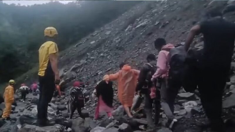 Uttarakhand : सोनप्रयाग में सुरक्षित निकाले गए 40 तीर्थयात्री, यमुनोत्री हाईवे खोलने का काम जारी