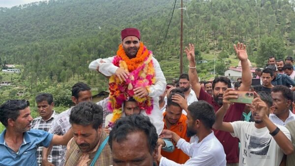 उत्तराखंड: रामा वार्ड में चुनावी गर्मी चरम पर, दीपक बिजल्वाण के समर्थन में उमड़ा समर्थकों का हुजूम…VIDEO