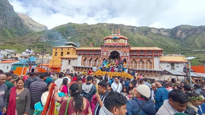श्री बदरीनाथ मंदिर सिंह द्वार पर फोटो खिंचवाने को लेकर विवाद का बीकेटीसी अध्यक्ष हेमंत द्विवेदी ने लिया संज्ञान, होगी सख्त कार्रवाई