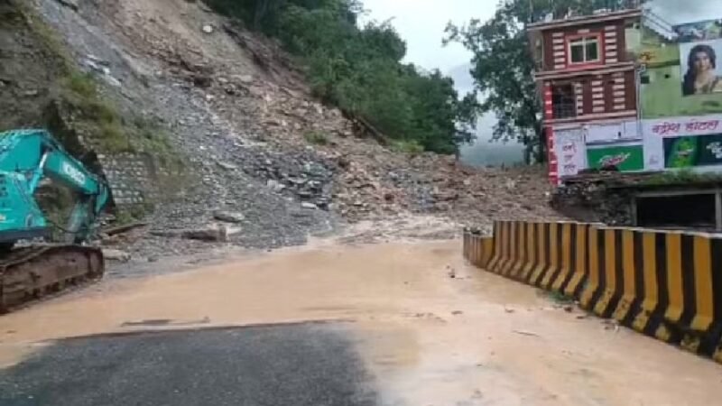 उत्तराखंड : कर्णप्रयाग में फिर भूस्खलन, मकान में घुसा मलबा, हाईवे बंद