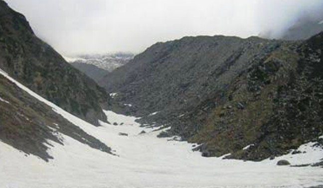 केदारनाथ स्थित चोराबाड़ी ग्लेशियर में सामान्य हिमस्खलन अफवाहों पर ध्यान न दें।