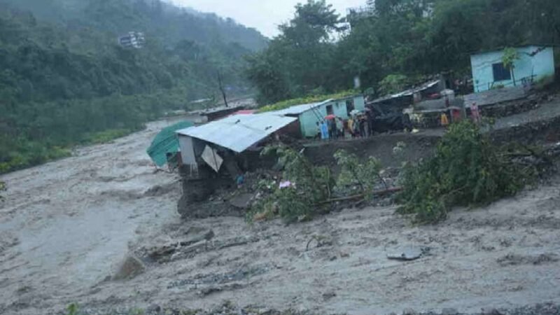 देहरादून में भारी बारिश का कहर: 13 की मौत, 16 लापता