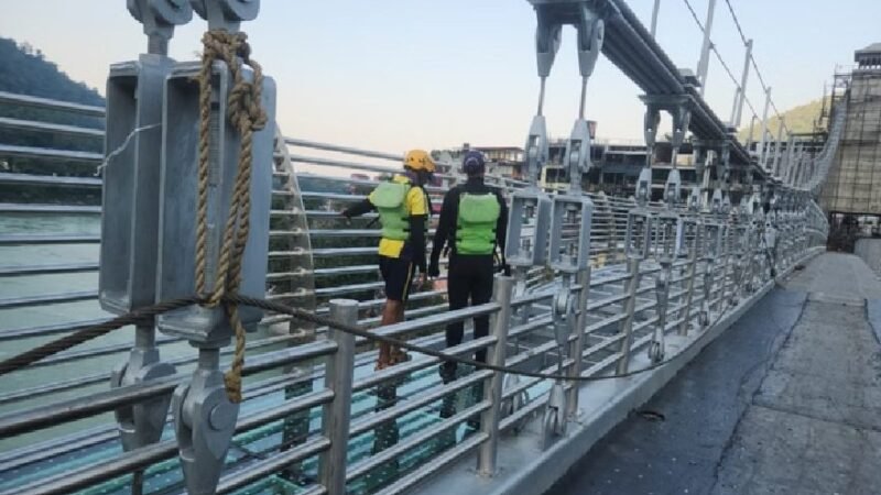 निर्माणाधीन बजरंग सेतु से युवक गंगा में गिरा, SDRF की खोज जारी