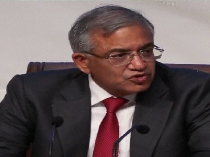 12 पहचान पत्रों से भी वोट डाल सकेंगे मतदाता, ECI ने जारी की लिस्ट
