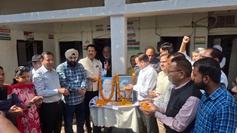 इंदिरा गांधी की 41वीं पुण्यतिथि और सरदार पटेल की 150वीं जयंती पर कांग्रेस ने दी श्रद्धांजलि