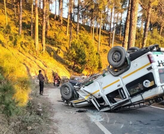 उत्तरकाशी: बड़कोट के पास डंडालगांव में बोलेरो पिकअप पलटी, चार घायल