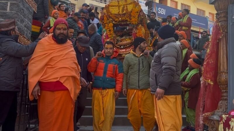 श्री बदरीनाथ धाम यात्रा का समापन: आदि गुरु शंकराचार्य जी की गद्दी एवं श्री गरूड़ जी पहुंचे ज्योतिर्मठ