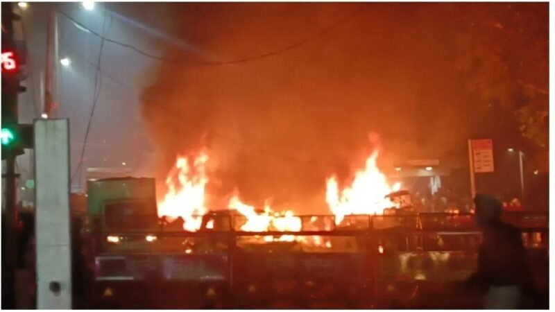 BIG BREAKING: लाल किला मेट्रो स्टेशन के पास कार में धमाका,  आठ की मौत, दहशत से कांपी दिल्ली!