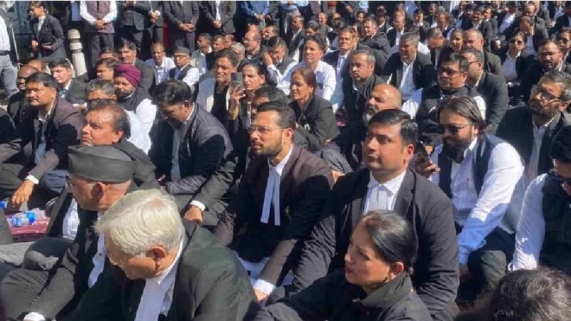 उत्तराखंड :  चैंबर निर्माण की मांग को लेकर अधिवक्ताओं की हड़ताल जारी, आज पूर्ण बंद