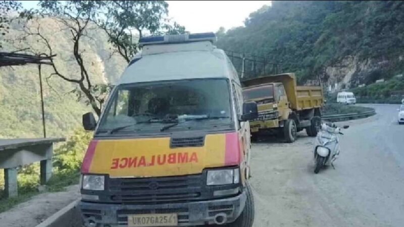 खराब एम्बुलेंस में ही गर्भवती ने दिया बच्चे को जन्म, स्वास्थ्य सेवाओं पर उठे सवाल