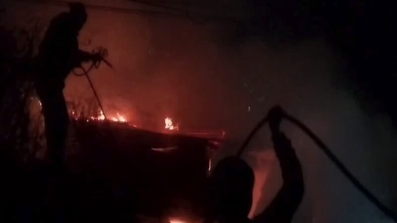 उत्तराखंड : अस्पताल परिसर में गोदाम में लगी भीषण आग, वाहन और सामान जलकर खाक