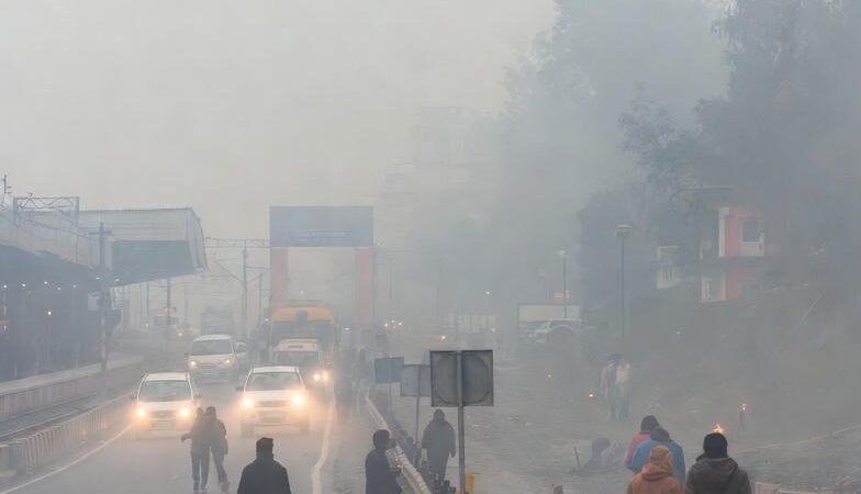 उत्तराखंड: मैदानी जिलों में छाने लगा घना कोहरा, जनजीवन प्रभावित