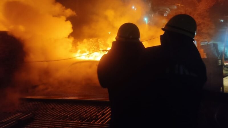 उत्तरकाशी के मोरी क्षेत्र में गुराडी गांव में भीषण आग, तीन परिवारों के घर जलकर राख, कई पशुओं की मौत