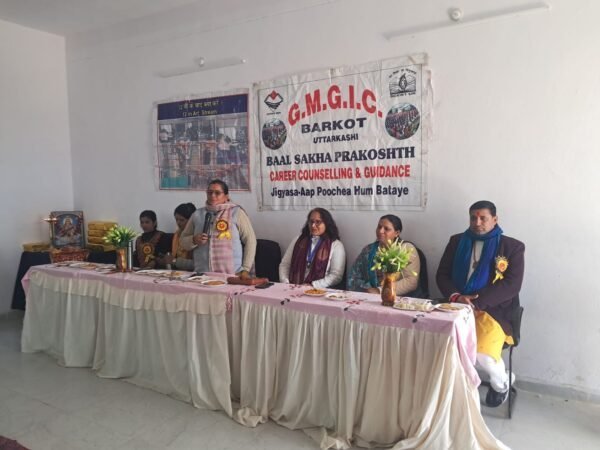 उत्तरकाशी: राजकीय आदर्श बालिका इंटर कॉलेज बड़कोट में करियर काउंसलिंग और मानसिक स्वास्थ्य पर कार्यशाला का आयोजन