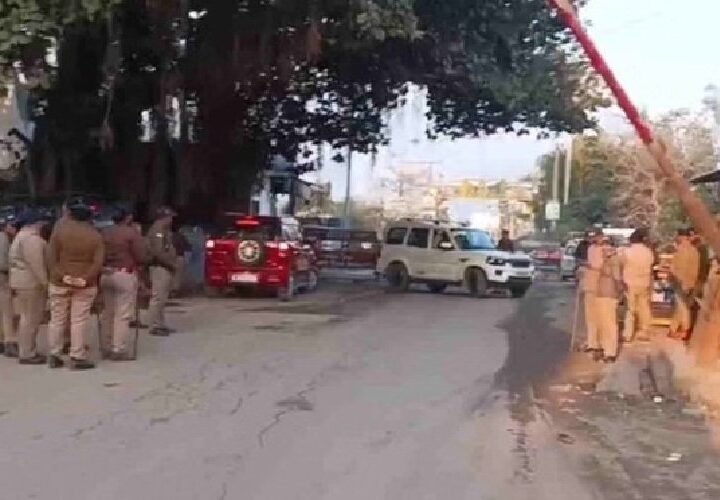 कोटद्वार में बाहर से आने वाले नेताओं और मीडिया पर बैन, पुलिस अलर्ट, यूपी की सीमा से लौटाए  जा रहे वाहन