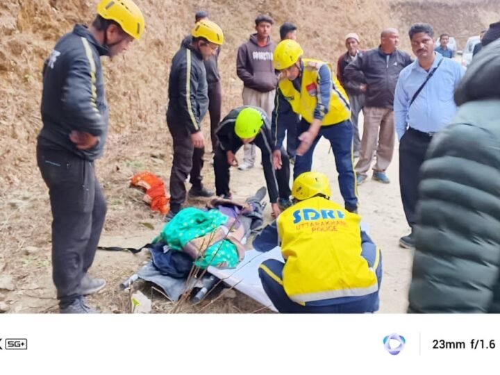 उत्तराखंड में बड़ा हादसा : बारात से लौट रही कार खाई में गिरी, तीन लोगों की मौत