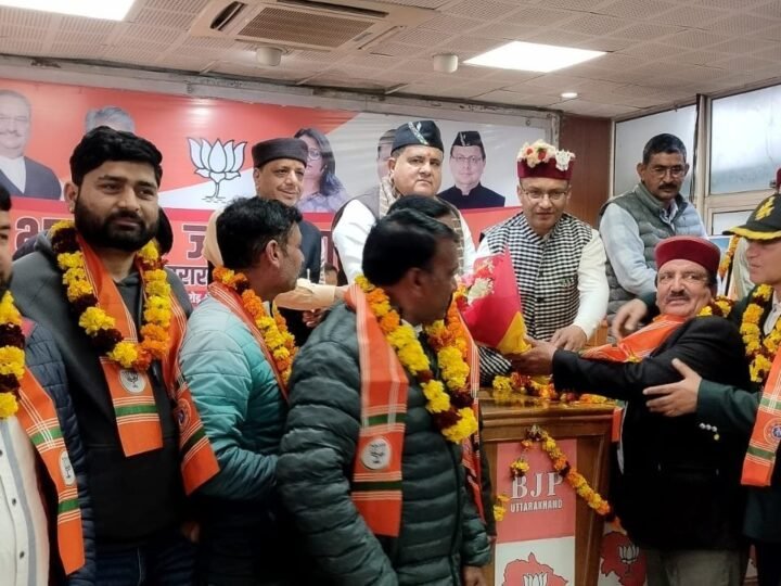 सैकड़ों जनप्रतिनिधियों ने थामा भाजपा का दामन, नगर पालिका अध्यक्ष, ब्लॉक प्रमुख, पूर्व जिपां अध्यक्ष समेत विपक्षी नेता शामिल