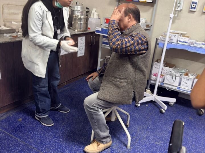 प्रारंभिक शिक्षा निदेशक अजय कुमार नौडियाल पर जानलेवा हमला, बीजेपी विधायक उमेश शर्मा काऊ के समर्थकों ने कमरे में बंद कर बेरहमी से पीटा