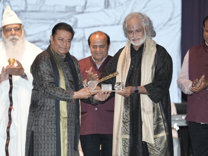14वें गौरव पुरस्कार 2026: अनूप जलोटा ने सम्मानित किए दिग्गज कलाकार, इस्कॉन जुहू में छाया भक्ति-संगीत का जादू