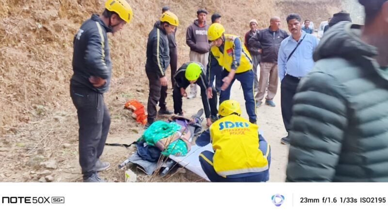 उत्तराखंड: बारात से लौट रही कार खाई में गिरी, तीन लोगों की मौत