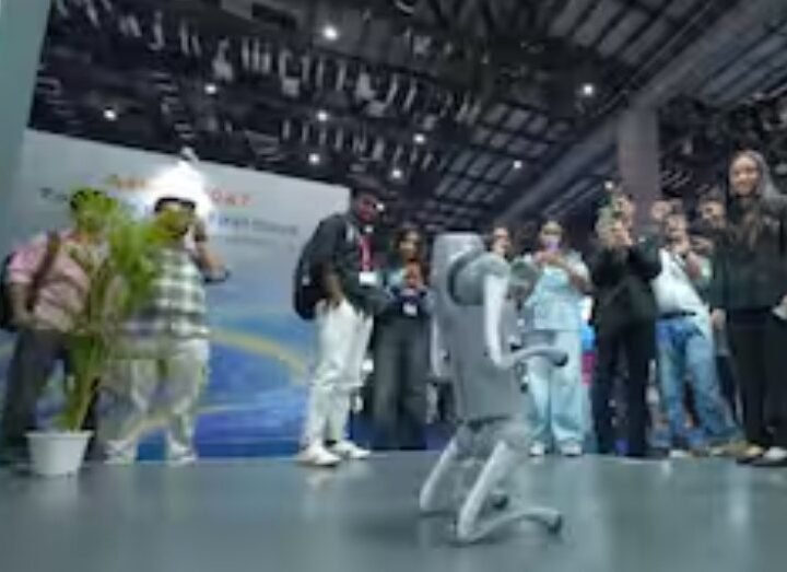 गलगोटियास यूनिवर्सिटी पर चीनी रोबोटिक डॉग को अपना बताकर पेश करने के आरोप, एक्सपो से बाहर करने के आदेश