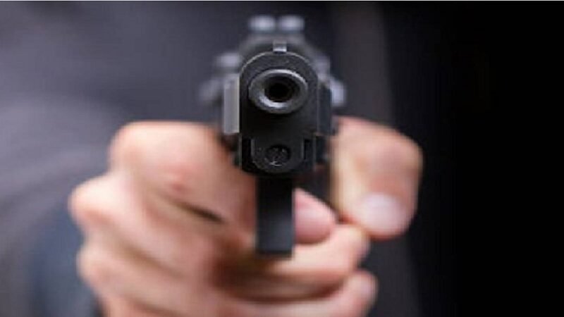 सिरफिरे ने क्लासरूम में छात्रा को गोली मारी, फिर खुद को भी उड़ाया