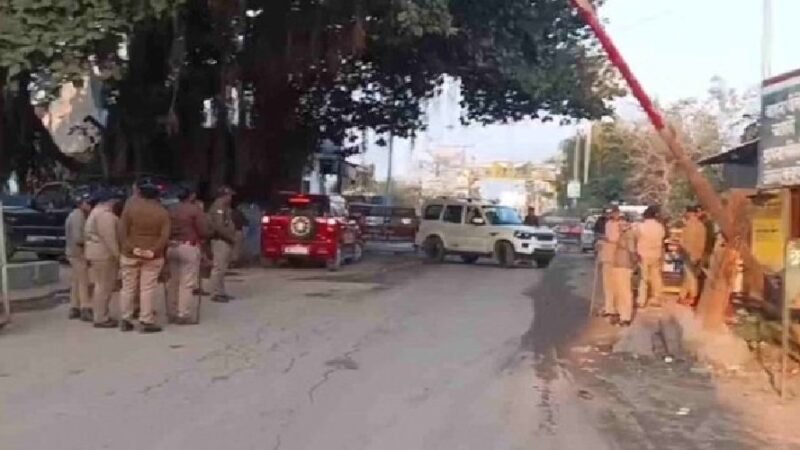 कोटद्वार में बाहर से आने वाले नेताओं और मीडिया पर बैन, पुलिस अलर्ट, यूपी की सीमा से लौटाए  जा रहे वाहन