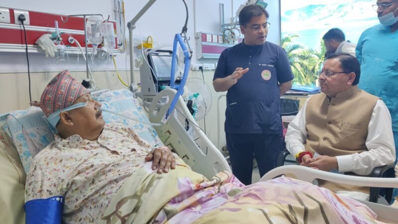 कैबिनेट मंत्री सतपाल महाराज तबीयत बिगड़ी, हाल जानने एम्स पहुंचे मुख्यमंत्री धामी