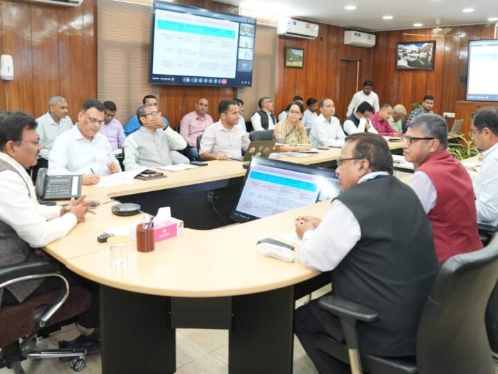 ब्रॉडबैंड समिति की 9वीं बैठक आयोजित, मुख्य सचिव आनन्द बर्द्धन ने विभागों को दिए ये निर्देश