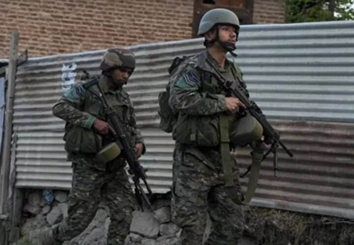 सेना की बड़ी सफलता: घुसपैठ की कोशिश नाकाम, एक पाकिस्तानी आतंकवादी ढेर, हथियारों का जखीरा बरामद