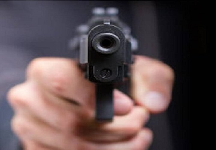 उत्तराखंड: पड़ोसियों का विवाद, झोंका फायर, तीन लोग घायल