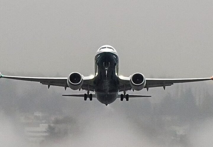 पश्चिम एशिया संकट में UAE एयरस्पेस पर सख्त पाबंदी, दर्जनों फ्लाइट्स रद्द, टाइमिंग बदली