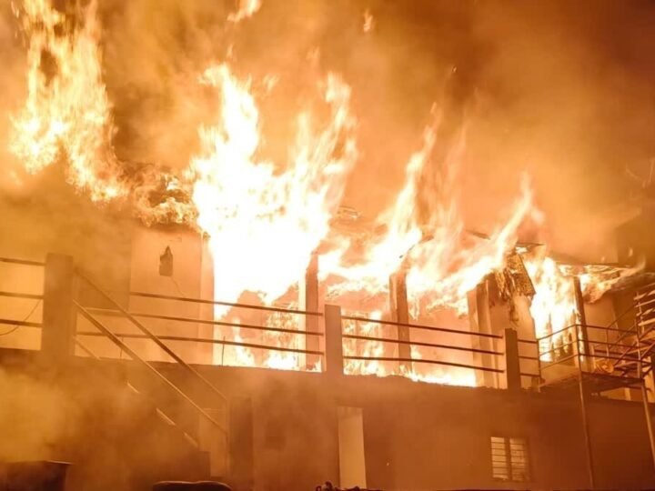 उत्तरकाशी में भीषण अग्निकांड: जुणगा गांव में आवासीय मकान जलकर खाक, दो लोग घायल