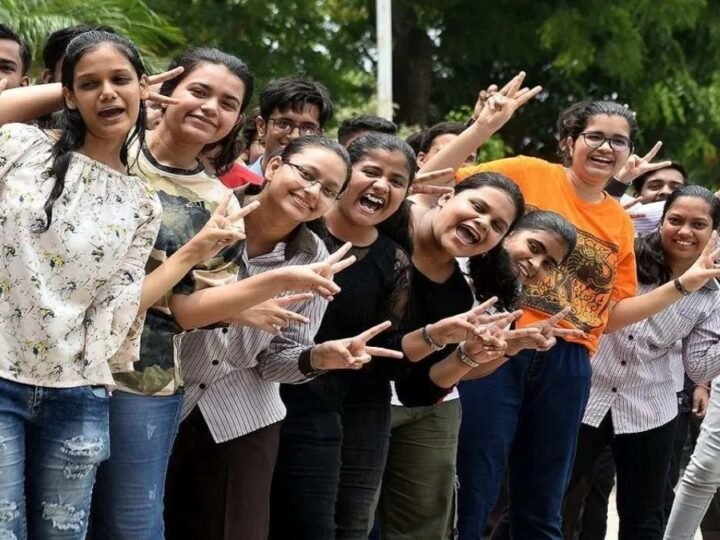 CBSE Class 10th Result 2026 OUT: सीबीएसई सेकेंडरी रिजल्ट जारी, DigiLocker एवं SMS से करें चेक, 93.70% पास