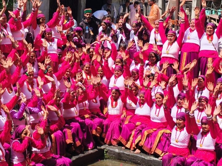 धराली में सजी लोकसंस्कृति की अनुपम झलक: ध्याणी-मैती मिलन समारोह बना आस्था और एकजुटता का केंद्र