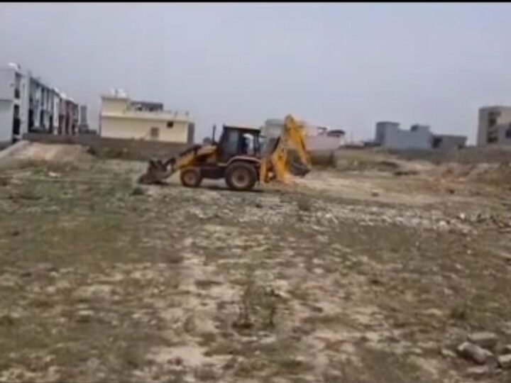 उत्तराखंड: देहरादून में अवैध कॉलोनी पर MDDA का बुलडोजर, 10 बीघा में हो रही प्लॉटिंग ध्वस्त