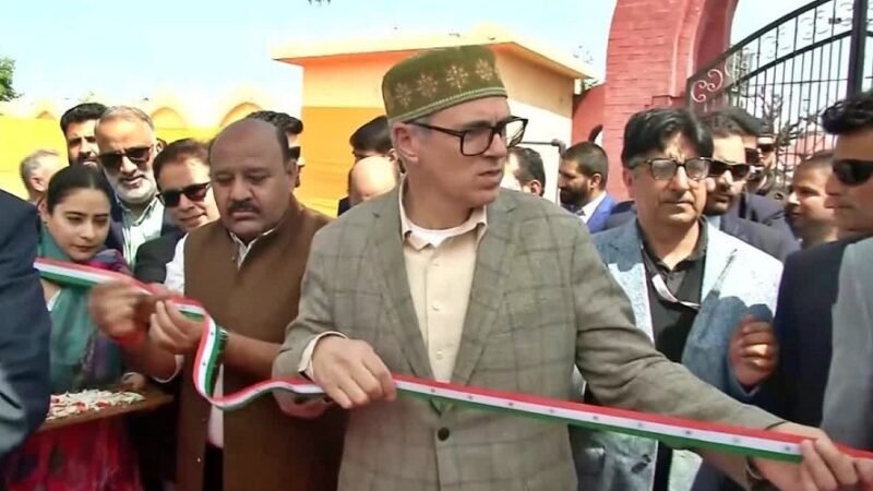 तिरंगे का सम्मान : CM उमर अब्दुल्ला ने तिरंगे रंग की रिबन काटने से किया इनकार